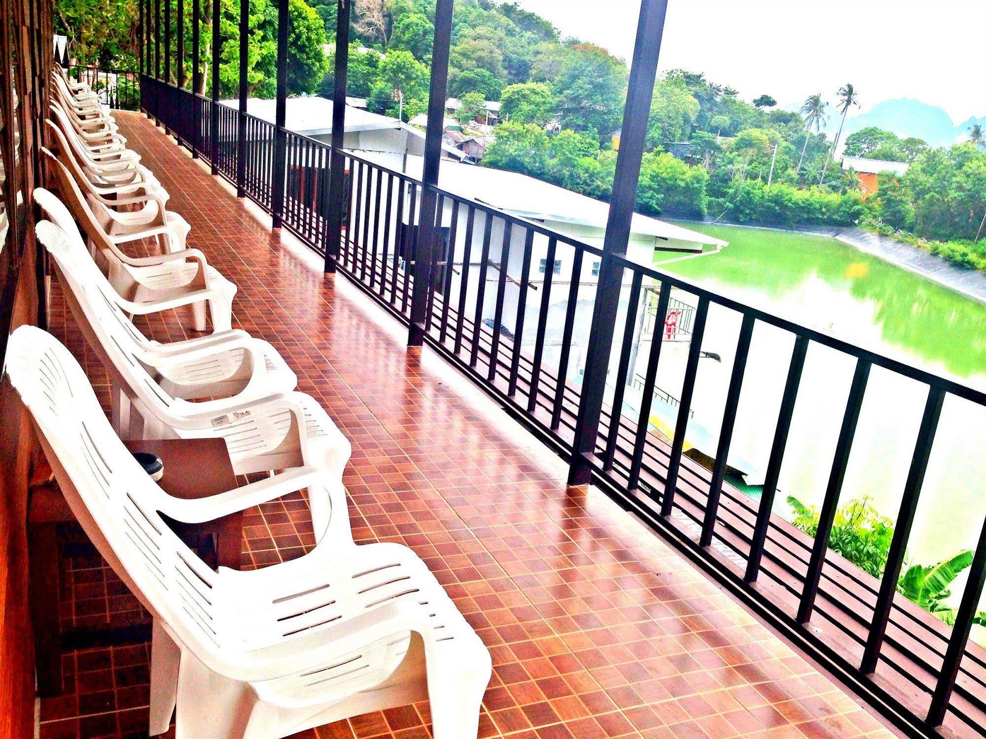 Tapear Resort Phi Phi Don Exterior foto
