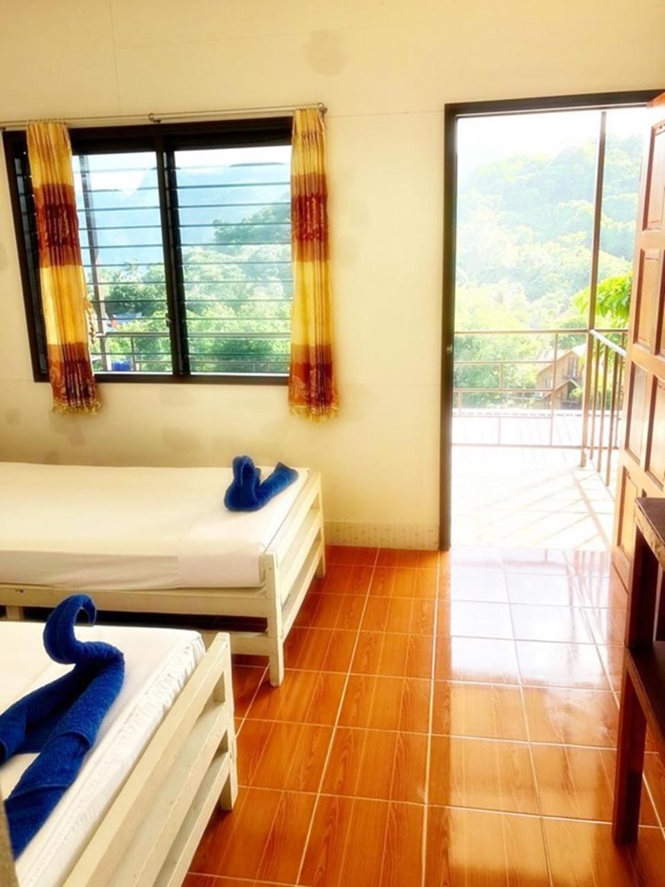 Tapear Resort Phi Phi Don Exterior foto